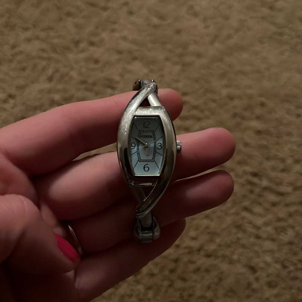 Fossil watch needs battery